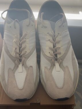 Yeezy Men's White and Beige Mesh Suede Sneakers